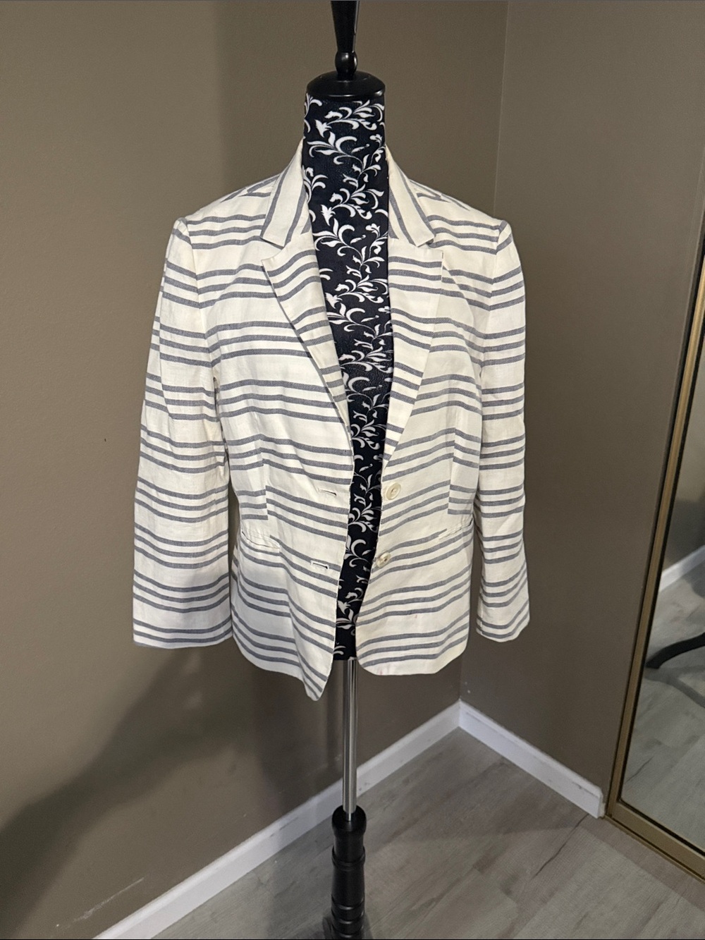 Banana Republic White and Gray Striped Blazer